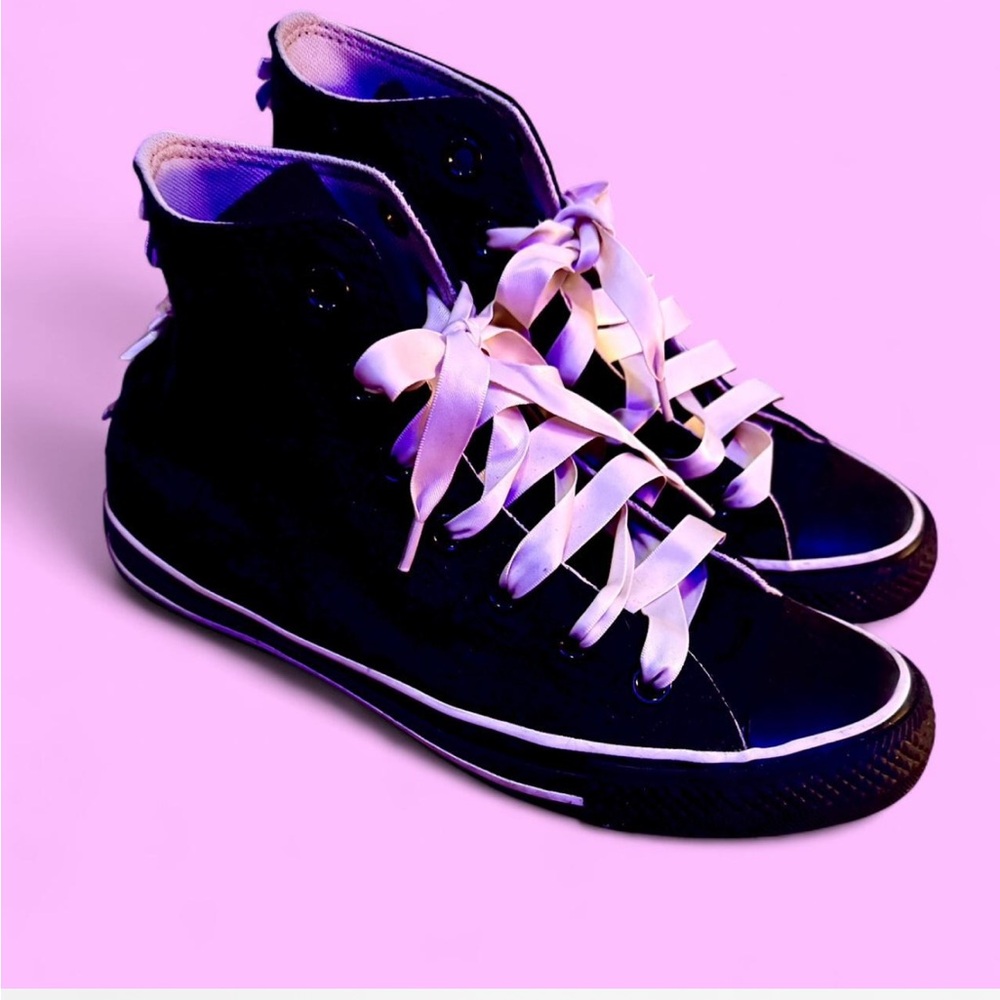 Dark Swan Converse